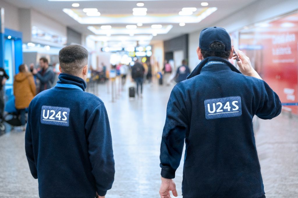 Guardias U24S en aeropuerto